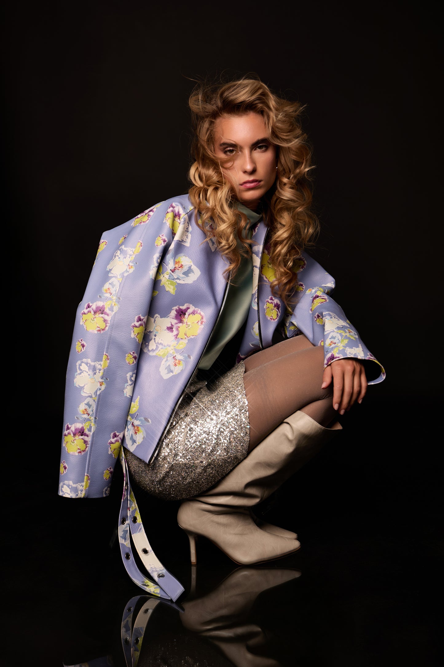 Oversized Jacke aus veganem Leder mit Blumenprint