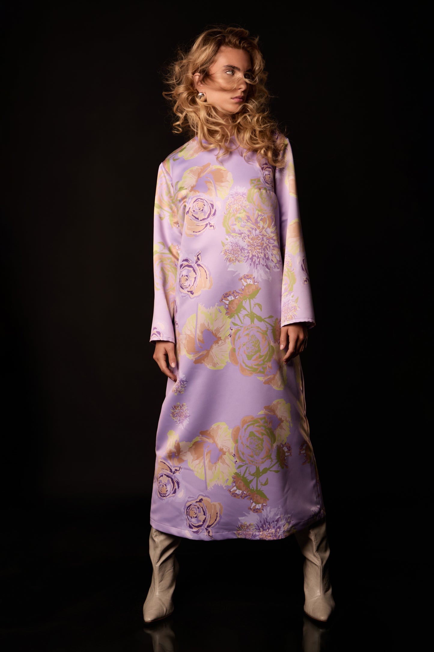 Kleid aus Duchesse-Satin mit exklusivem Print