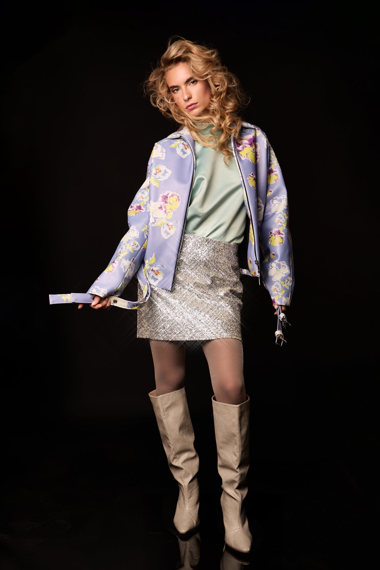 Oversized Jacke aus veganem Leder mit Blumenprint