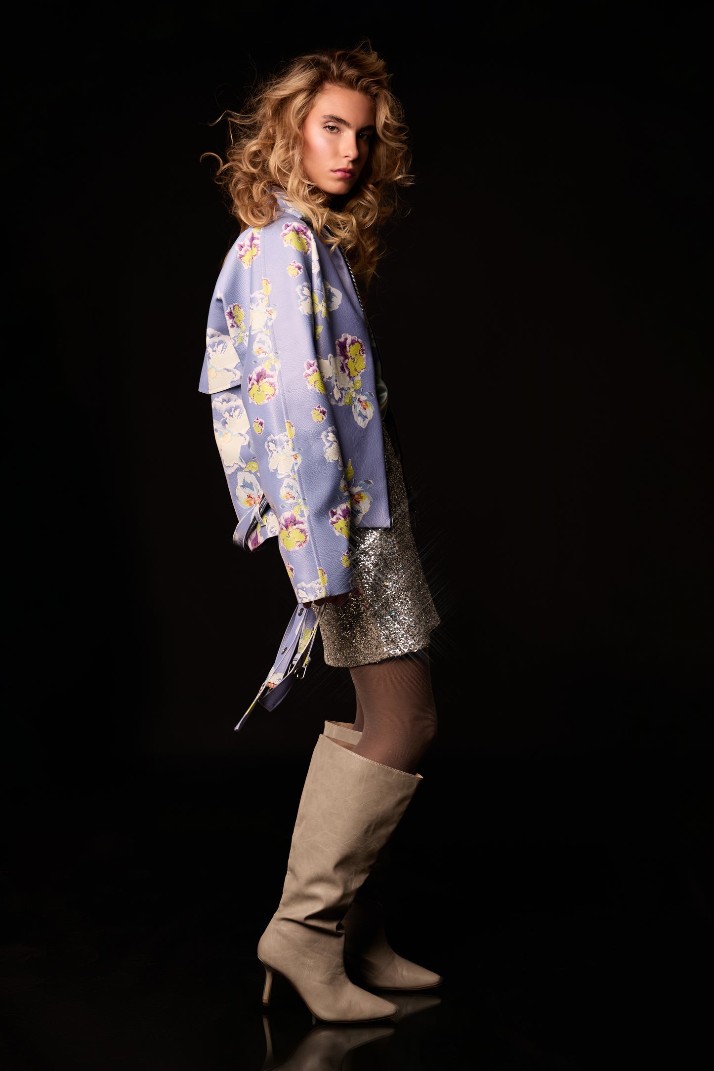 Oversized Jacke aus veganem Leder mit Blumenprint