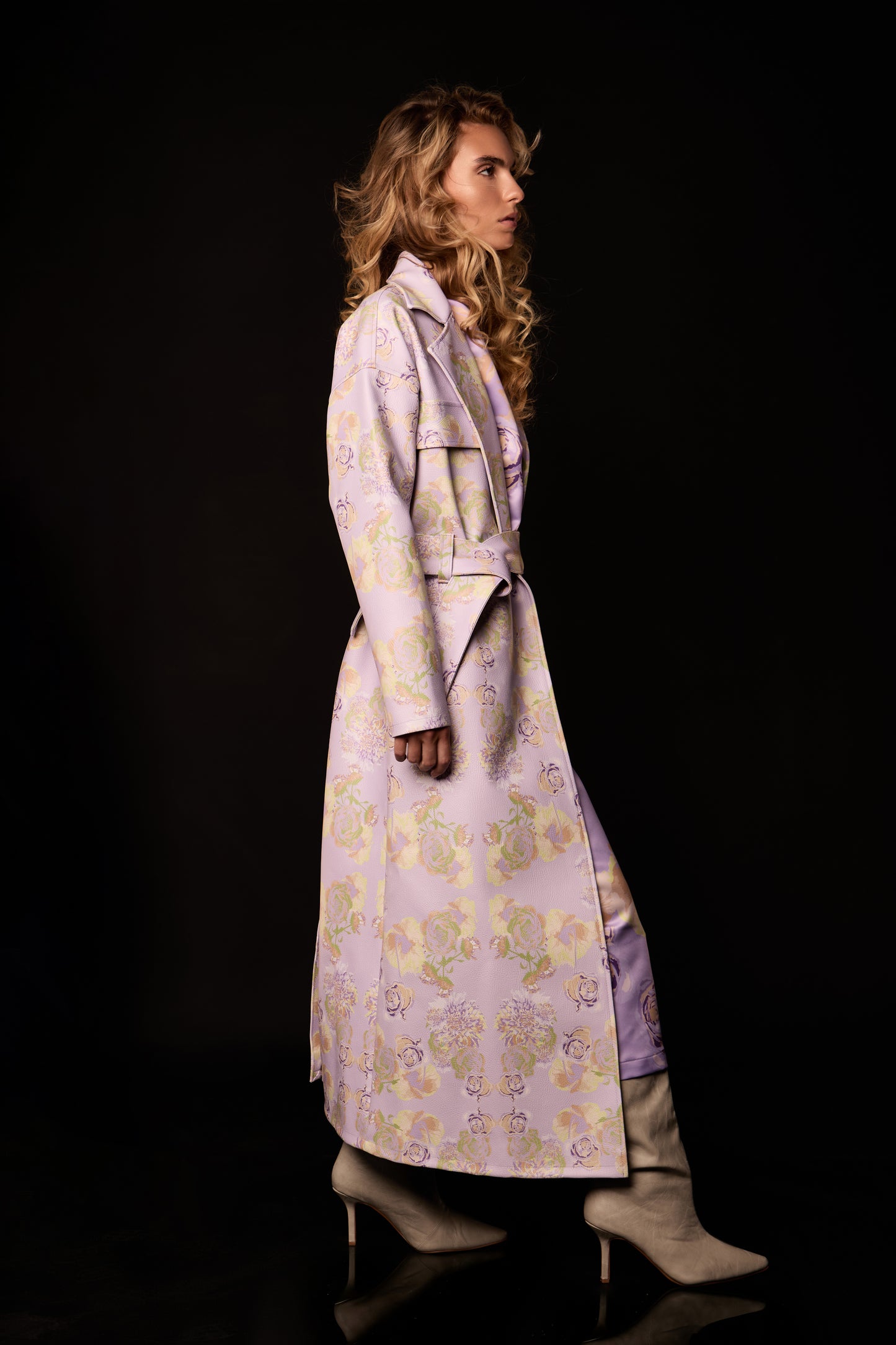 Langer Trenchcoat aus veganem Leder